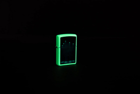 Зажигалка ZIPPO Aliens Design с покрытием Glow In The Dark Green, латунь/сталь, белая, 38x13x57 мм